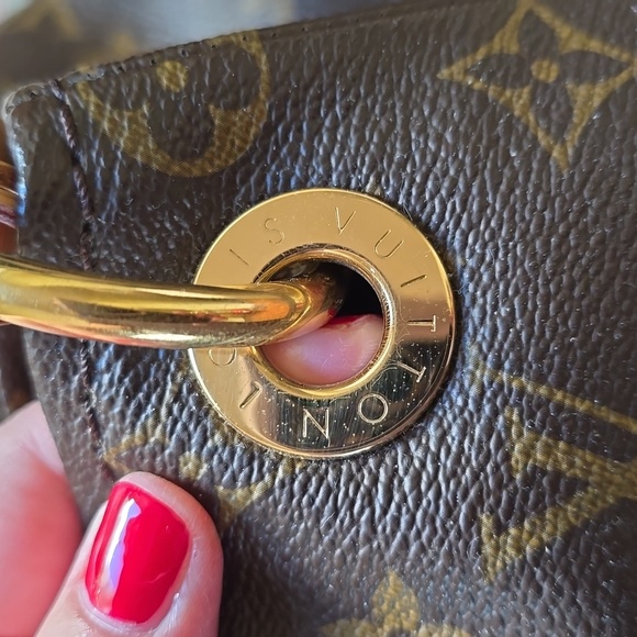 Louis Vuitton Monogram Artsy MM Purse - Picture 3 of 9